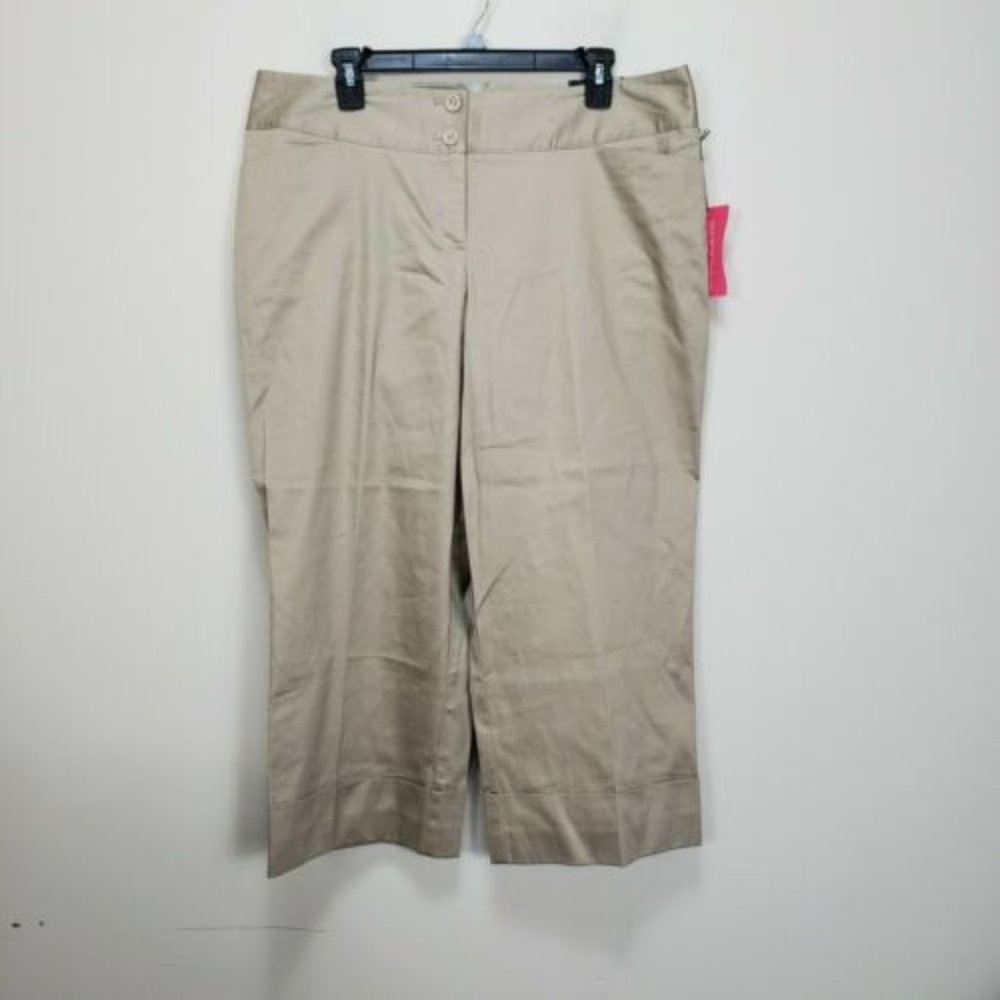Lane Bryant Pants Size 18 Crop Tan Solid‎ Capri NWT Flat Front Double Button